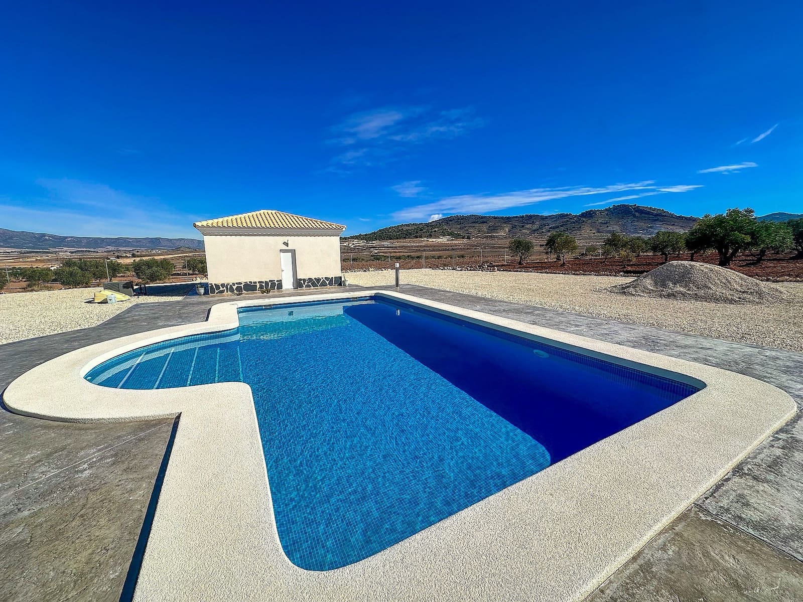 4 soveværelse Villa til salg i Pinoso med swimmingpool garage - € 423.000 (Ref: 8118765)