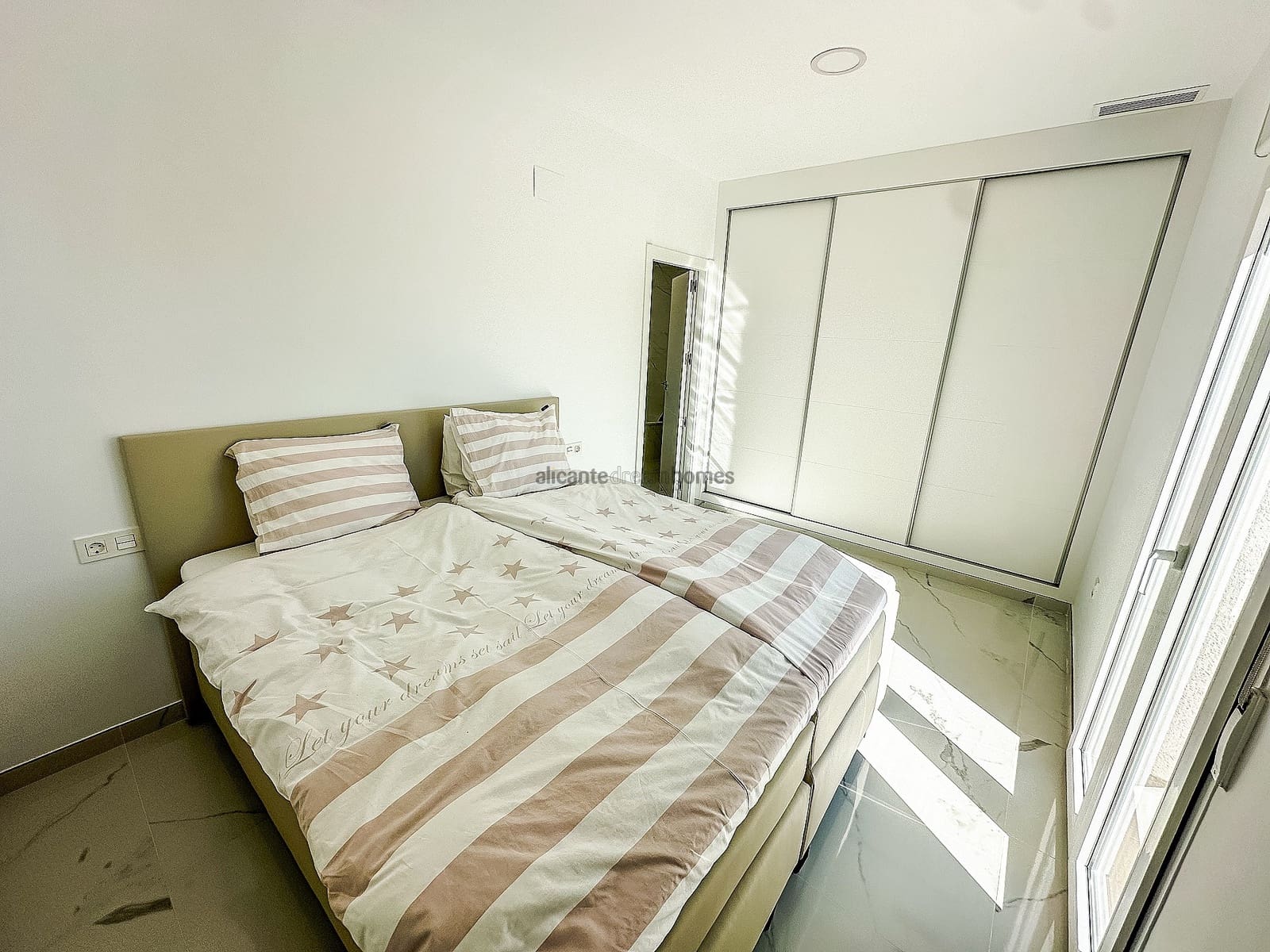 4 quarto Moradia para venda em Pinoso com piscina garagem - 423 000 € (Ref: 8118765)