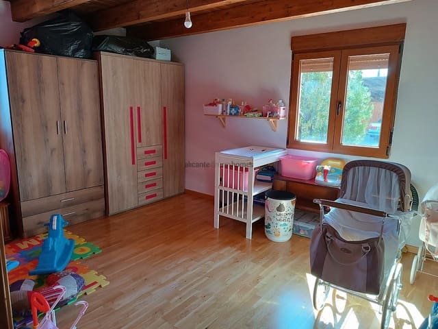 7 makuuhuone Puutalo myytävänä paikassa Yecla - 259 000 € (Ref: 8296861)