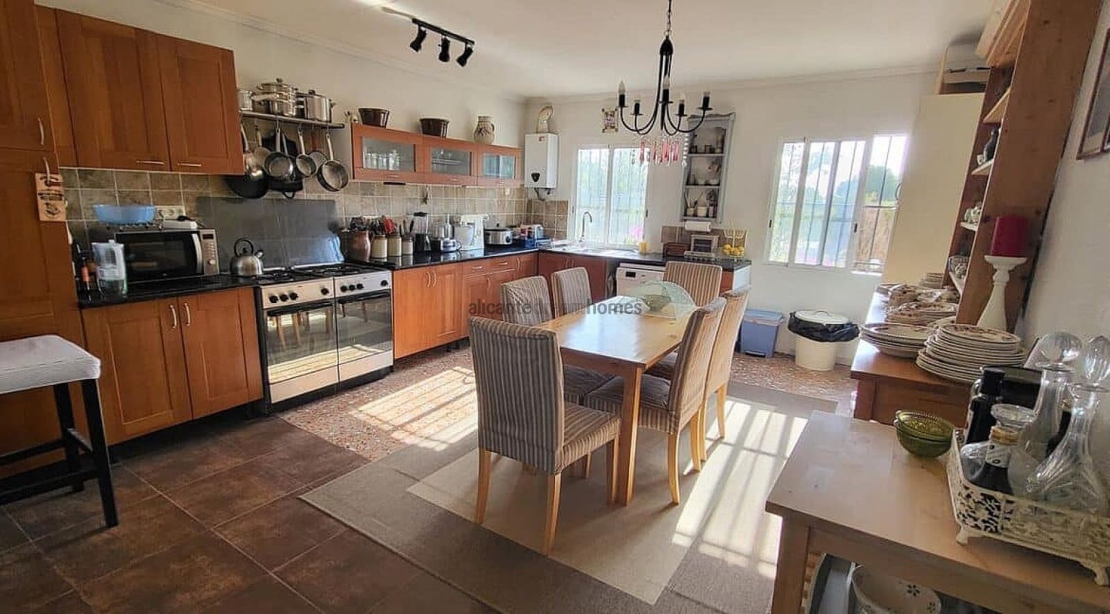 4 makuuhuone Maalaistalo myytävänä paikassa La Romana mukana uima-altaan - 199 000 € (Ref: 8321195)