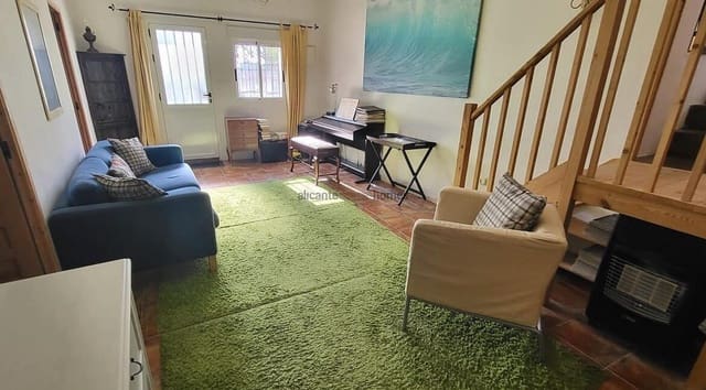 4 makuuhuone Maalaistalo myytävänä paikassa La Romana mukana uima-altaan - 199 000 € (Ref: 8321195)