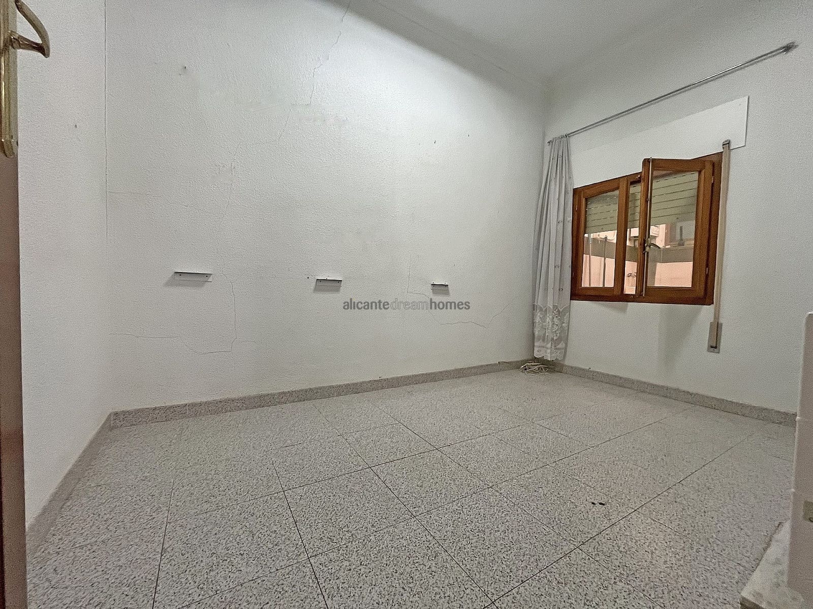 3 makuuhuone Omakotitalo myytävänä paikassa Pinoso mukana 
autotalli - 148 000 € (Ref: 8323280)