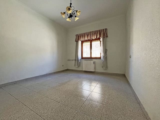 3 bedroom Townhouse for sale in Pinoso with garage - € 148,000 (Ref: 8323280)