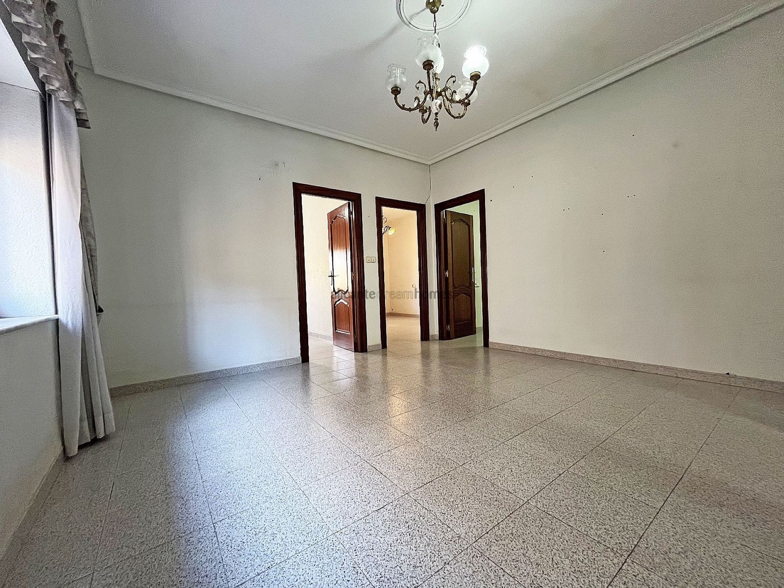 3 makuuhuone Omakotitalo myytävänä paikassa Pinoso mukana 
autotalli - 148 000 € (Ref: 8323280)