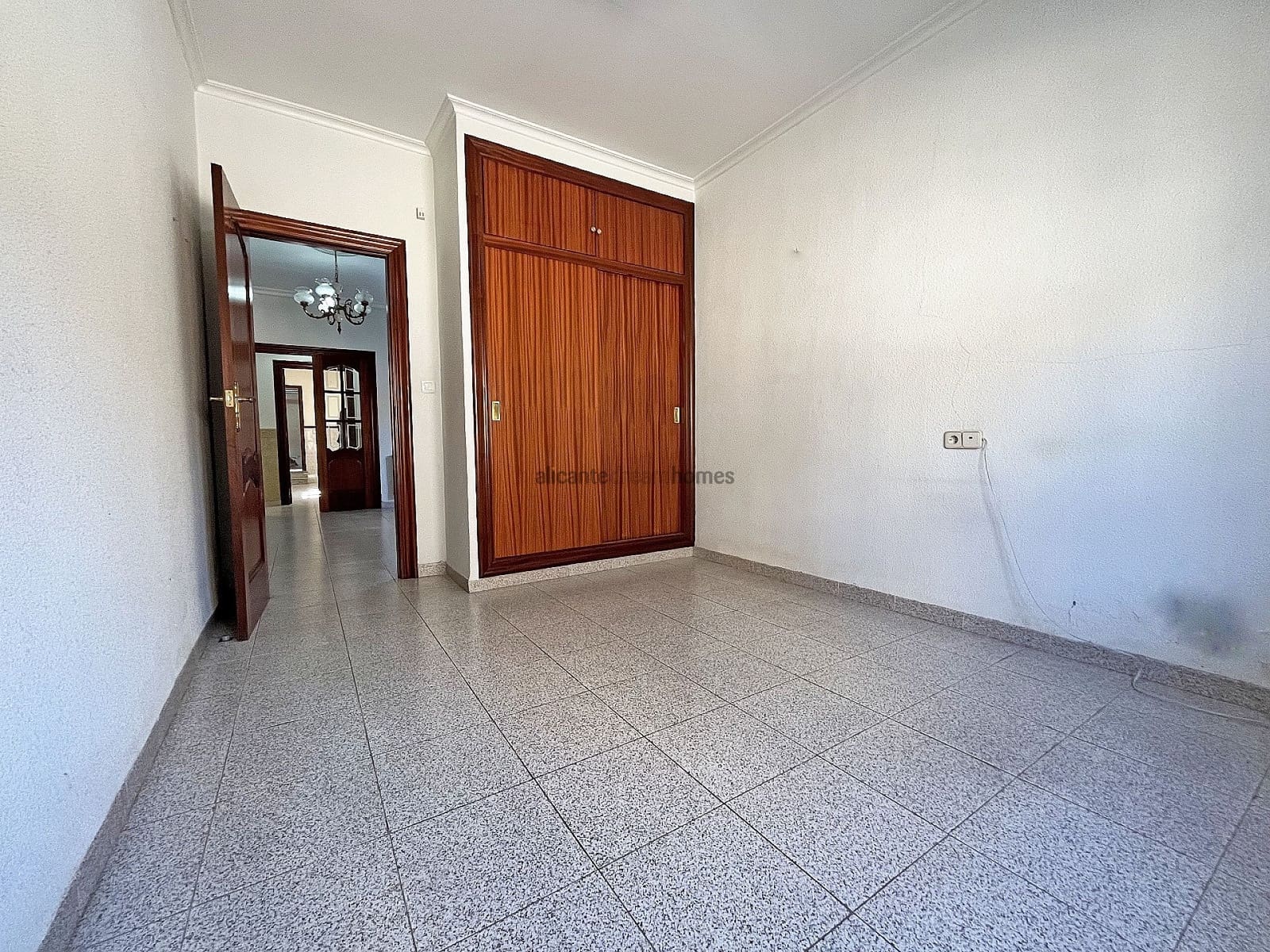 3 makuuhuone Omakotitalo myytävänä paikassa Pinoso mukana 
autotalli - 148 000 € (Ref: 8323280)