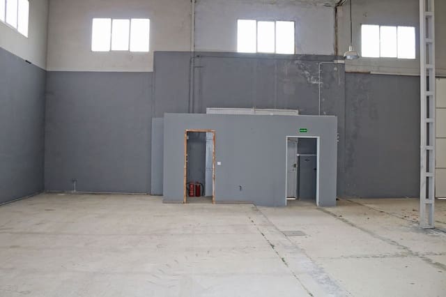 Commercial for sale in Pinoso - € 320,000 (Ref: 8325152)