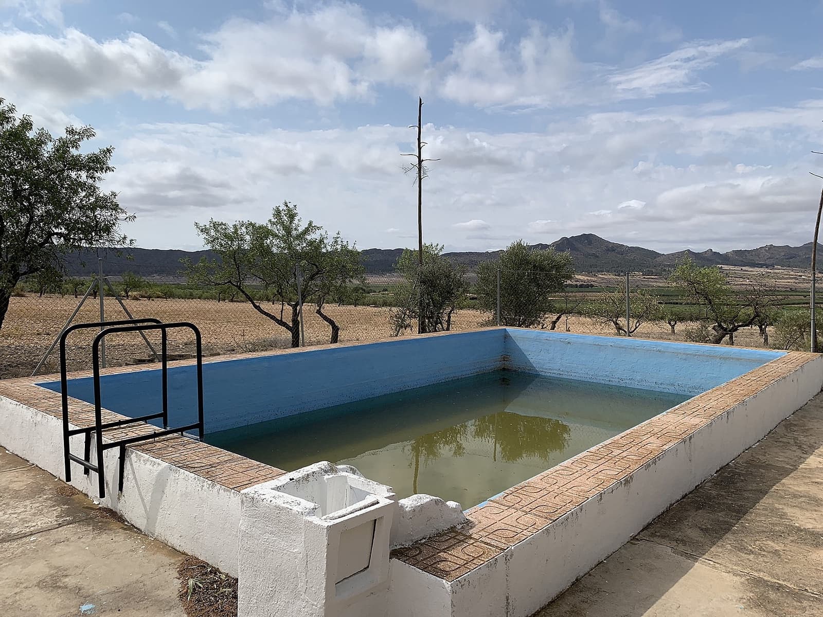 4 soveværelse Finca/Landehus til salg i Caudete med swimmingpool garage - € 89.950 (Ref: 8335306)