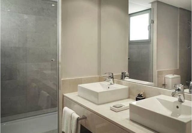 4 Zimmer Villa zu verkaufen in Pinoso mit Pool Garage - 389.000 € (Ref: 8471771)