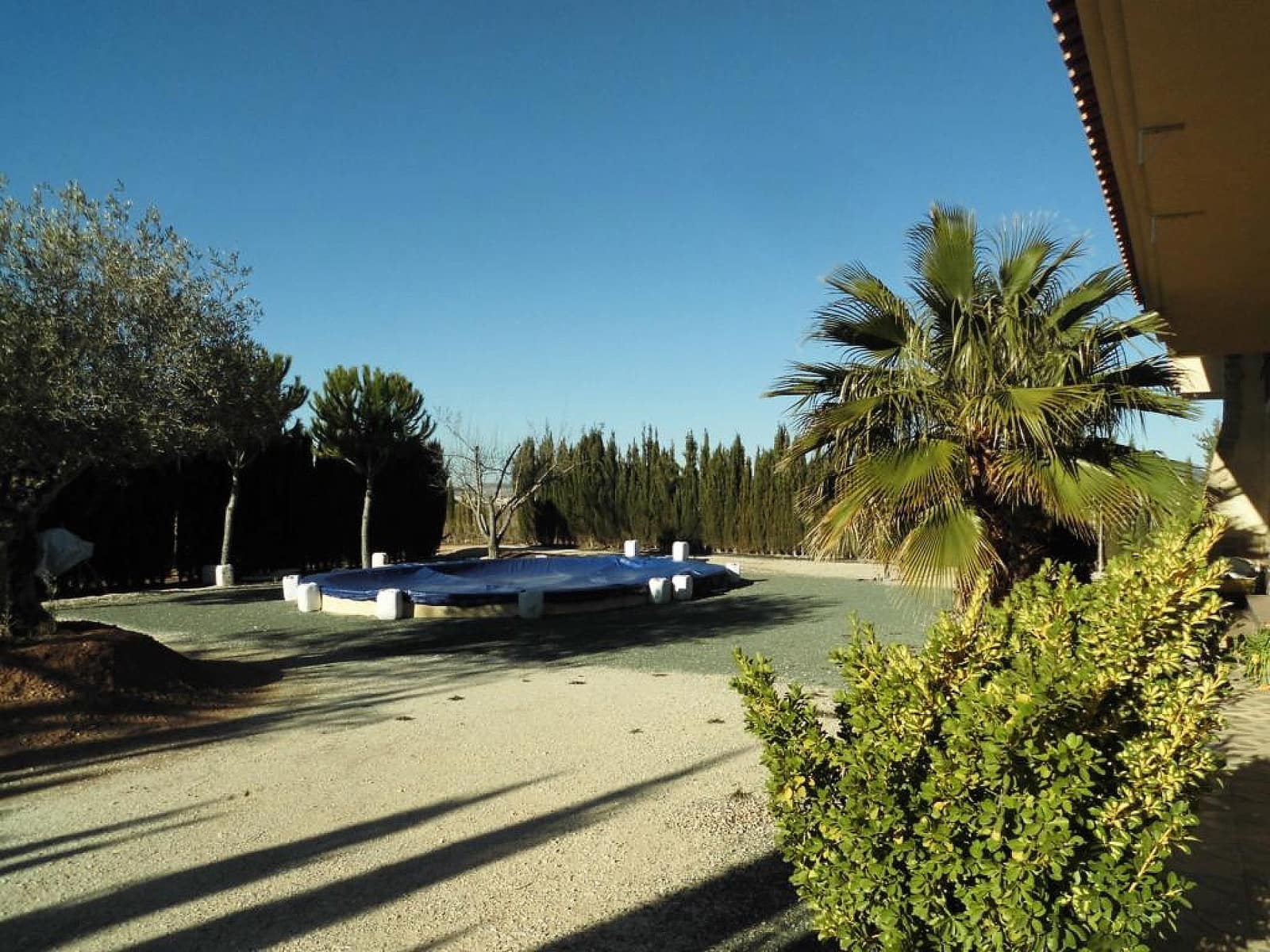 3 bedroom Villa for sale in Pinoso with pool - € 450,000 (Ref: 8480585)