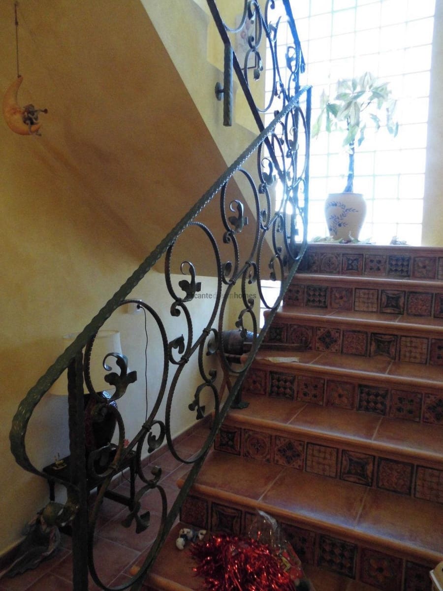 3 Zimmer Villa zu verkaufen in Pinoso mit Pool - 430.000 € (Ref: 8480585)