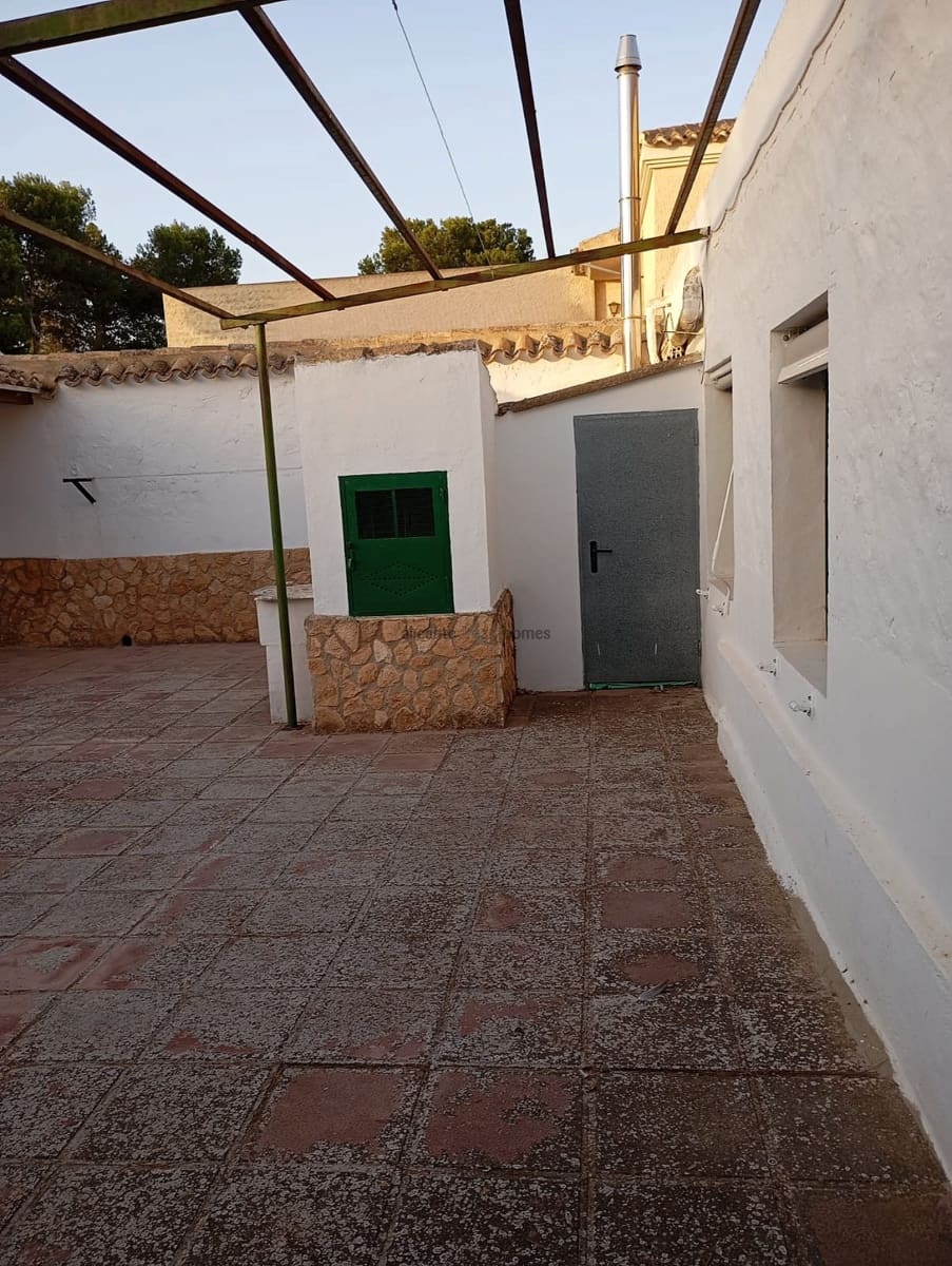 3 bedroom Finca/Country House for sale in Yecla with pool garage - € 315,000 (Ref: 8497589)
