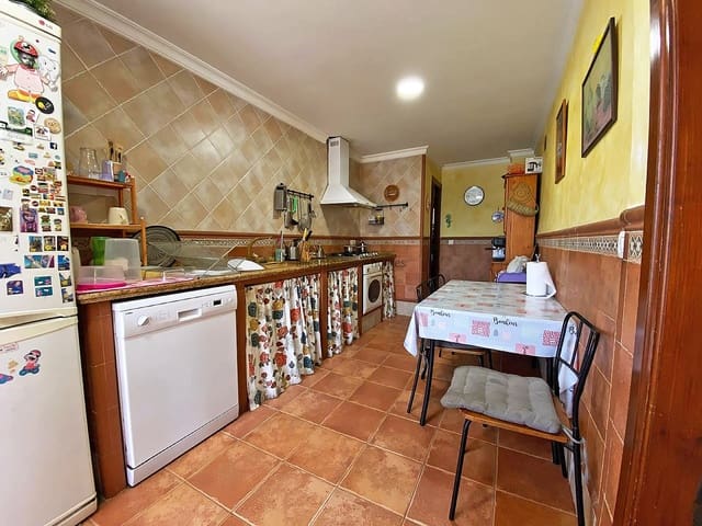 3 bedroom Apartment for sale in Pinoso - € 120,000 (Ref: 8512182)