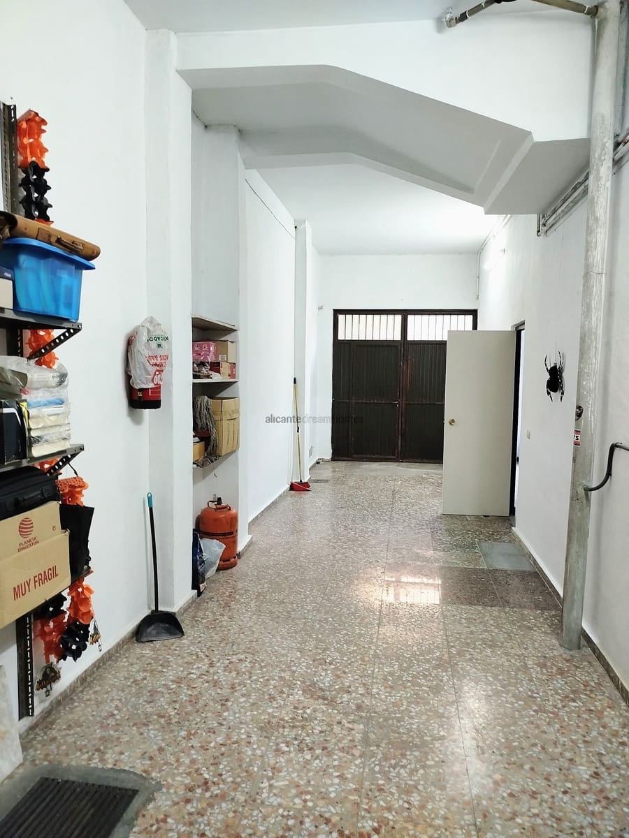 4 slaapkamer Huis te koop in Yecla met garage - € 170.000 (Ref: 8553100)