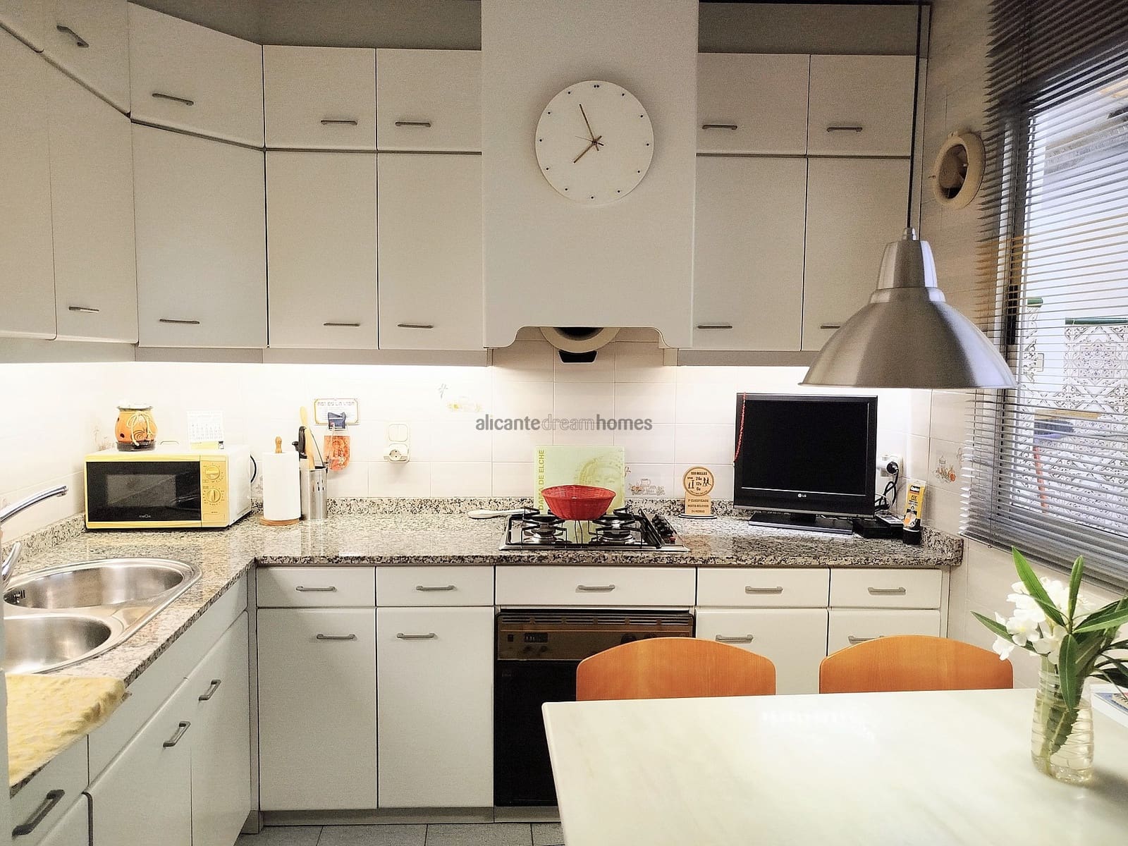 4 slaapkamer Huis te koop in Yecla met garage - € 170.000 (Ref: 8553100)