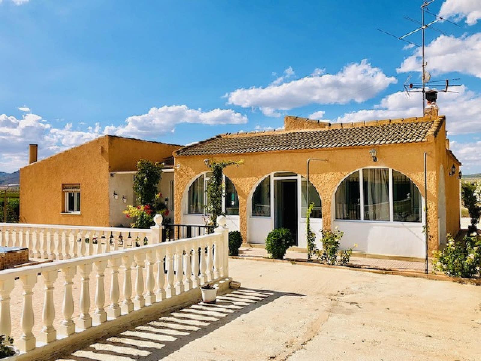 4 soverom Finca/Herregård til salgs i Yecla med svømmebasseng garasje - € 275 000 (Ref: 8553102)