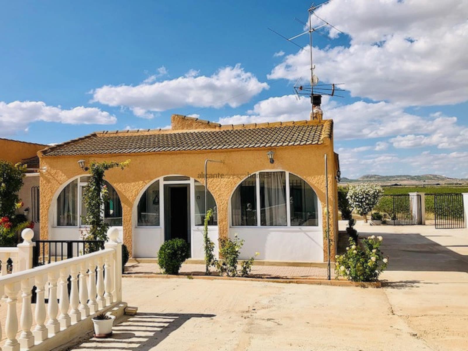 4 camera da letto Finca/Casa di Campagna in vendita in Yecla con piscina garage - 275.000 € (Rif: 8553102)