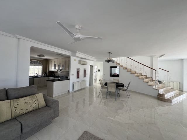 4 bedroom Villa for sale in Pinoso with pool garage - € 475,000 (Ref: 8560433)