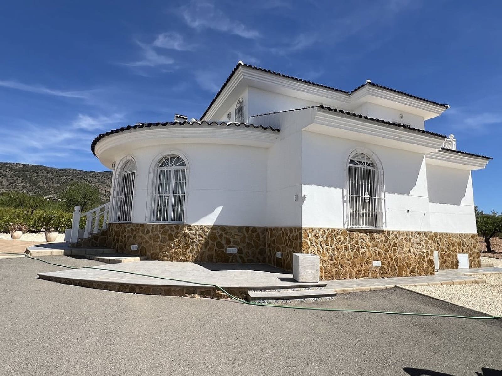 4 bedroom Villa for sale in Pinoso with pool garage - € 475,000 (Ref: 8560433)