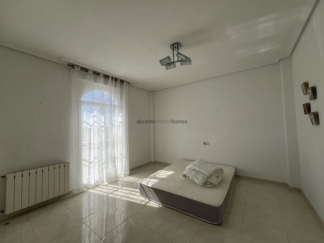 4 quarto Moradia para venda em Pinoso com piscina garagem - 475 000 € (Ref: 8560433)