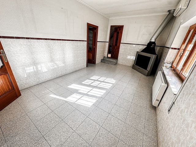 3 bedroom Townhouse for sale in Pinoso with garage - € 129,995 (Ref: 8573501)