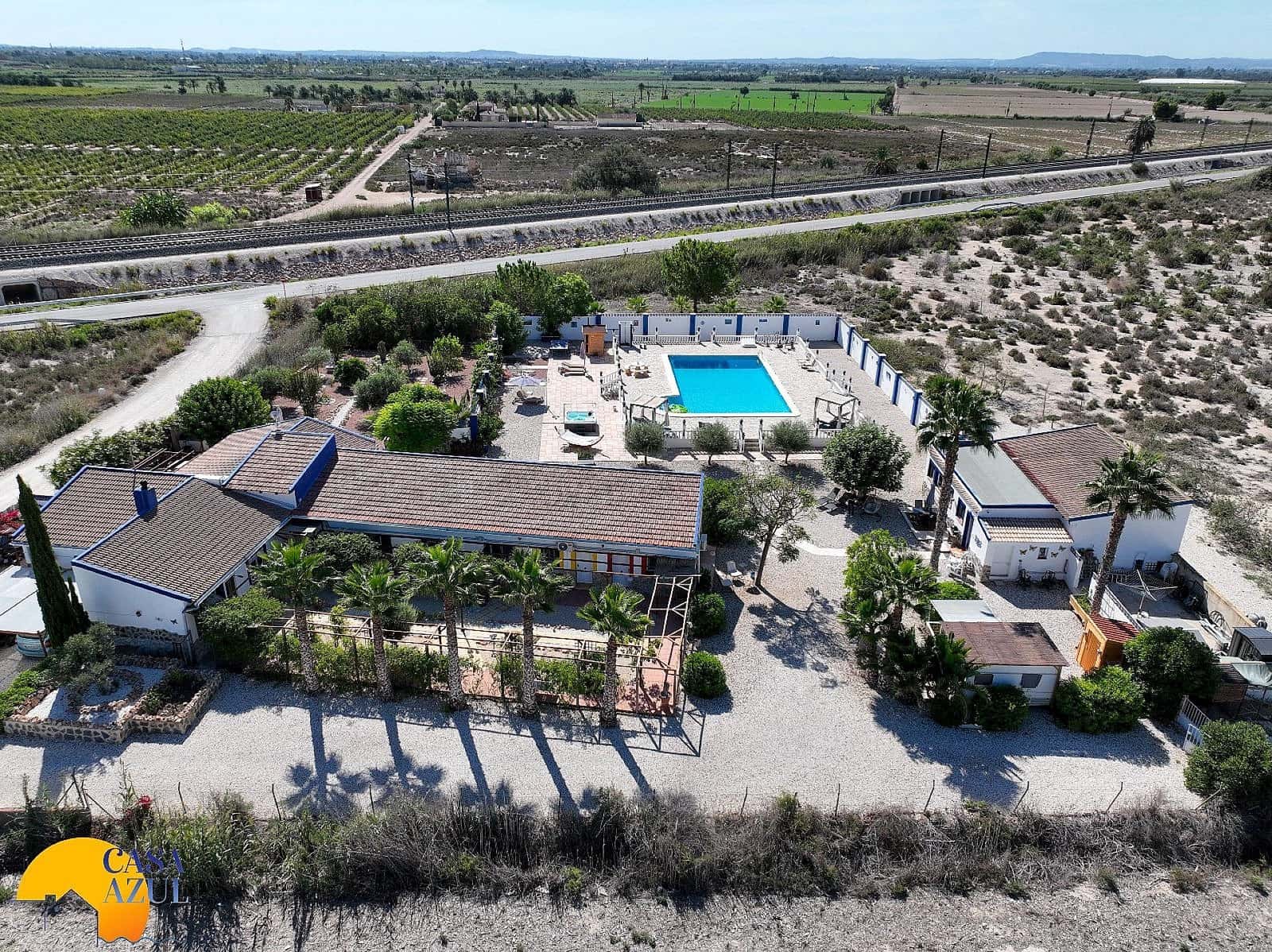 6 soveværelse Finca/Landehus til salg i Catral med swimmingpool garage - € 549.000 (Ref: 8574993)