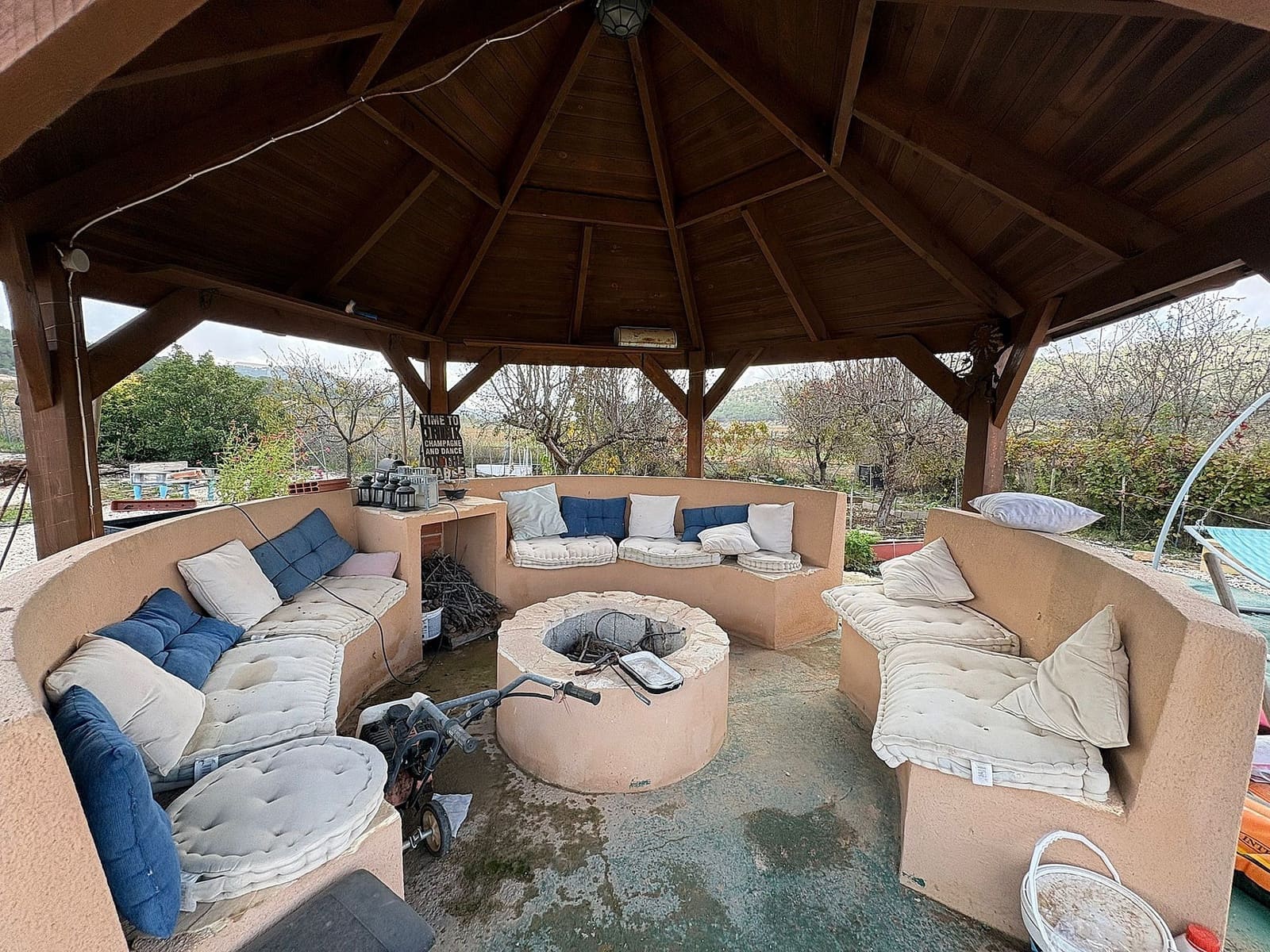 5 bedroom Villa for sale in Pinoso with pool - € 349,995 (Ref: 8637524)