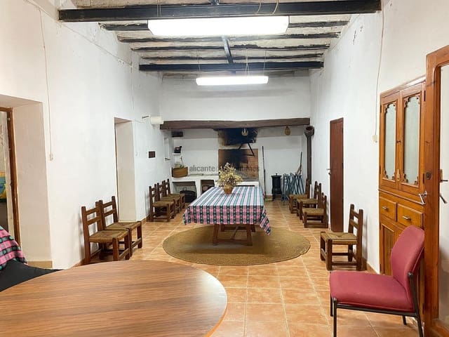 8 makuuhuone Maalaistalo myytävänä paikassa Pinoso mukana uima-altaan - 399 000 € (Ref: 8669076)