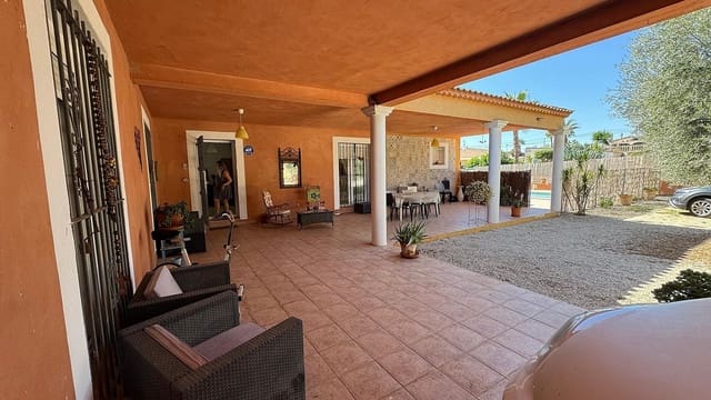 6 bedroom Villa for sale in Albatera with pool - € 329,900 (Ref: 8703245)