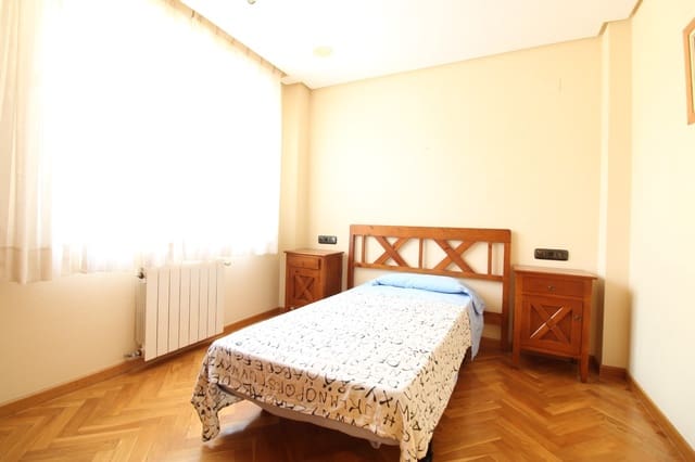 4 makuuhuone Huvila myytävänä paikassa Elda - 475 000 € (Ref: 8703718)