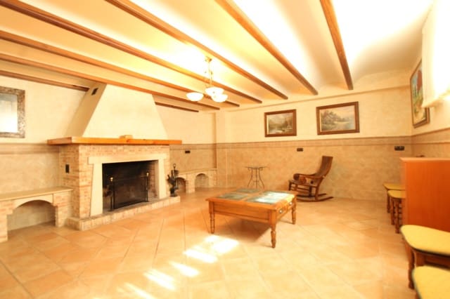 4 makuuhuone Huvila myytävänä paikassa Elda - 475 000 € (Ref: 8703718)