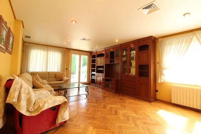 4 makuuhuone Huvila myytävänä paikassa Elda - 475 000 € (Ref: 8703718)