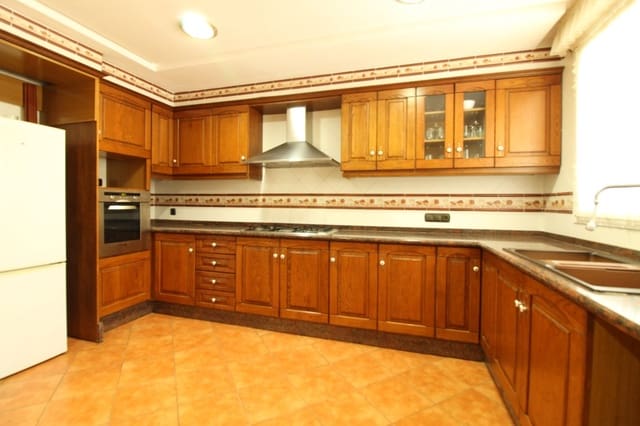 4 makuuhuone Huvila myytävänä paikassa Elda - 475 000 € (Ref: 8703718)