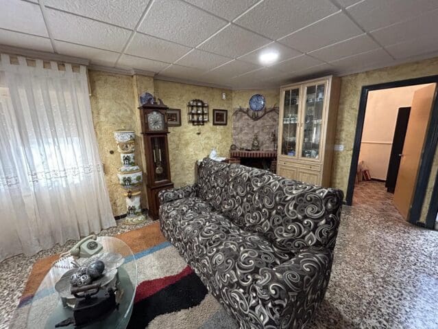 5 bedroom Villa for sale in Hondon de las Nieves with pool - € 262,000 (Ref: 8703728)