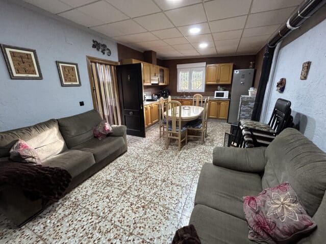 5 bedroom Villa for sale in Hondon de las Nieves with pool - € 262,000 (Ref: 8703728)