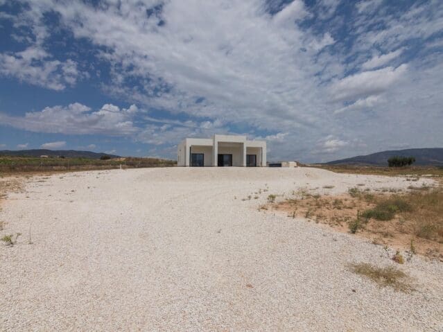 3 bedroom Villa for sale in Pinoso with pool - € 287,000 (Ref: 8703731)