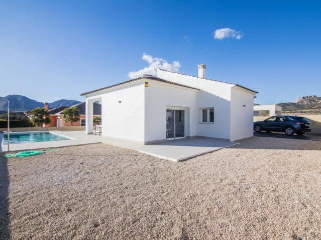 3 bedroom Villa for sale in Pinoso with pool - € 260,000 (Ref: 8703733)