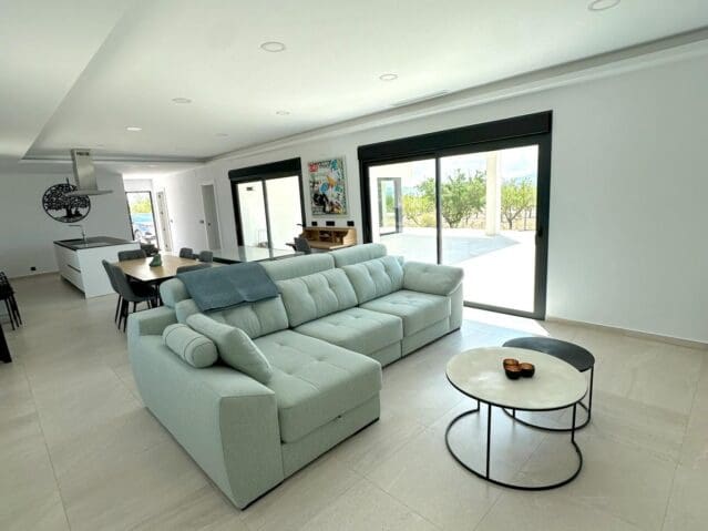 3 Zimmer Villa zu verkaufen in Pinoso mit Pool - 365.000 € (Ref: 8703734)