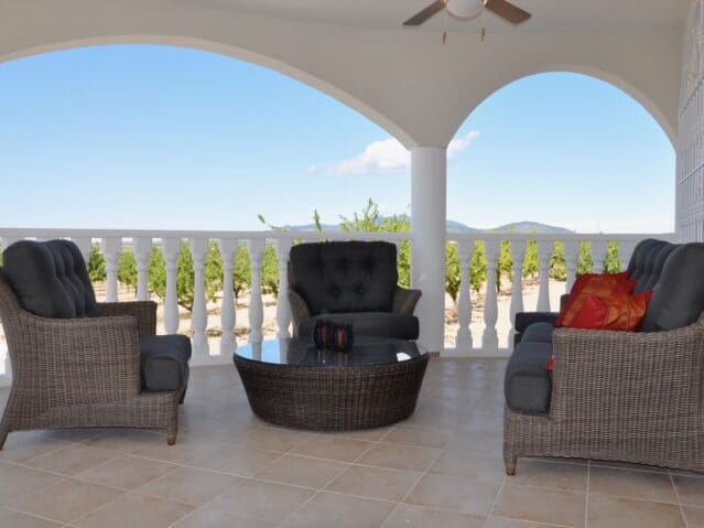 4 bedroom Villa for sale in Pinoso with pool - € 394,000 (Ref: 8703737)