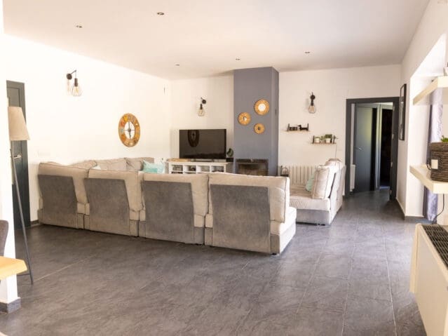 5 bedroom Villa for sale in Biar with pool - € 499,000 (Ref: 8703748)