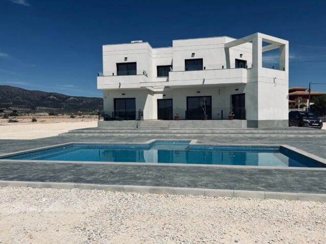 3 bedroom Villa for sale in Pinoso with pool - € 359,000 (Ref: 8703771)