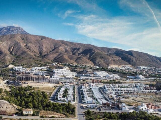 2 bedroom Apartment for sale in Finestrat with pool - € 274,000 (Ref: 8703785)