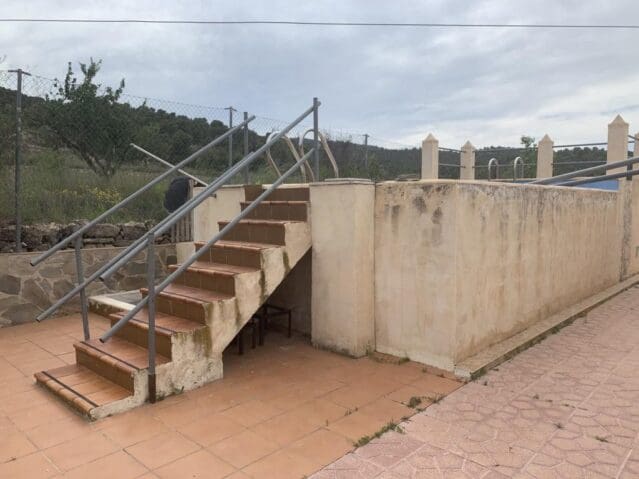 4 bedroom Villa for sale in Pinoso - € 179,900 (Ref: 8703796)