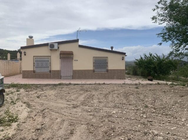 4 bedroom Villa for sale in Pinoso - € 179,900 (Ref: 8703796)