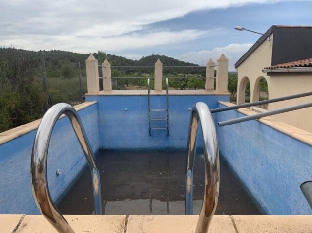 4 bedroom Villa for sale in Pinoso - € 179,900 (Ref: 8703796)