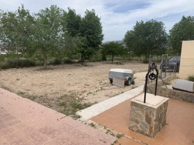 4 bedroom Villa for sale in Pinoso - € 179,900 (Ref: 8703796)