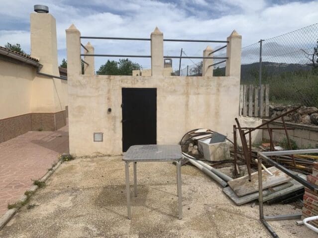 4 bedroom Villa for sale in Pinoso - € 179,900 (Ref: 8703796)