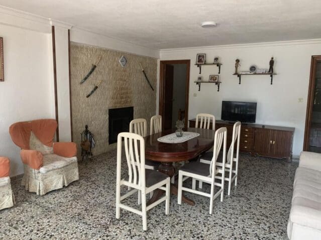4 bedroom Villa for sale in Pinoso - € 179,900 (Ref: 8703796)