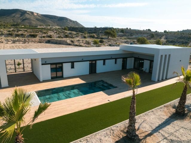3 bedroom Villa for sale in Pinoso - € 465,000 (Ref: 8703800)