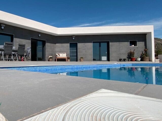 4 bedroom Villa for sale in Hondon de las Nieves - € 310,924 (Ref: 8703807)