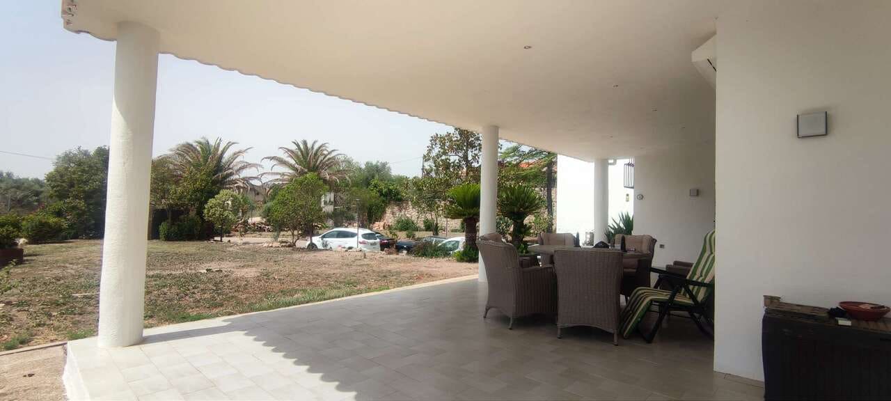 9 bedroom Commercial for sale in Ayora with pool - € 620,000 (Ref: 8703879)